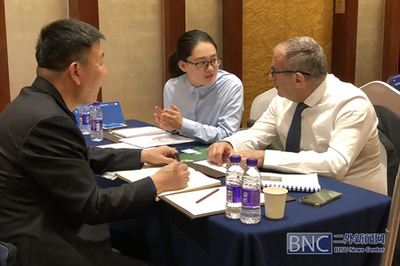 高級(jí)翻譯學(xué)院學(xué)生參與科技大會(huì)口譯服務(wù)實(shí)踐